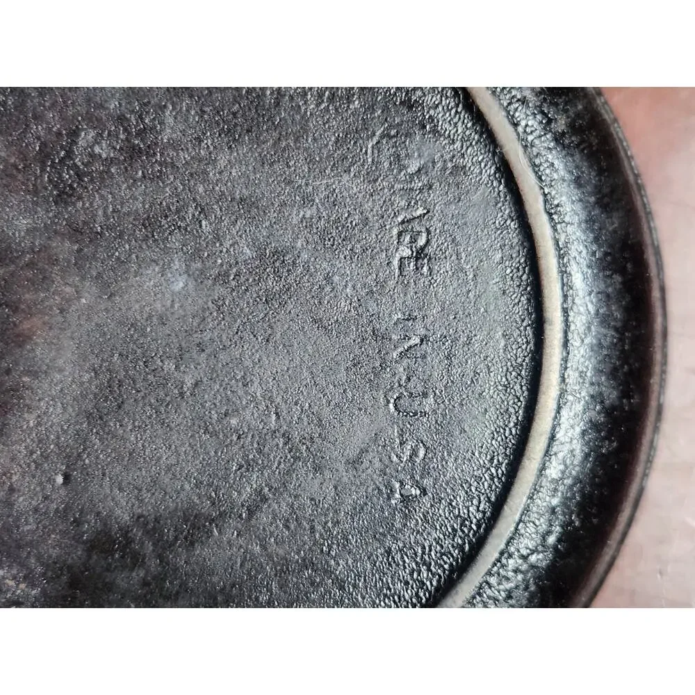 Vintage Unmarked Cast Iron Skillet No. 6 Made in USA Seasoned
